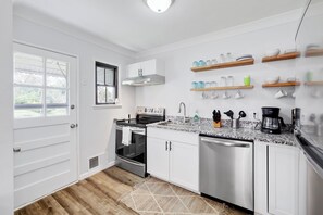 Fridge, microwave, oven, stovetop - Quiet Escape, Ideal 4 Longer Stays, Fast WiFi (St. Louis)