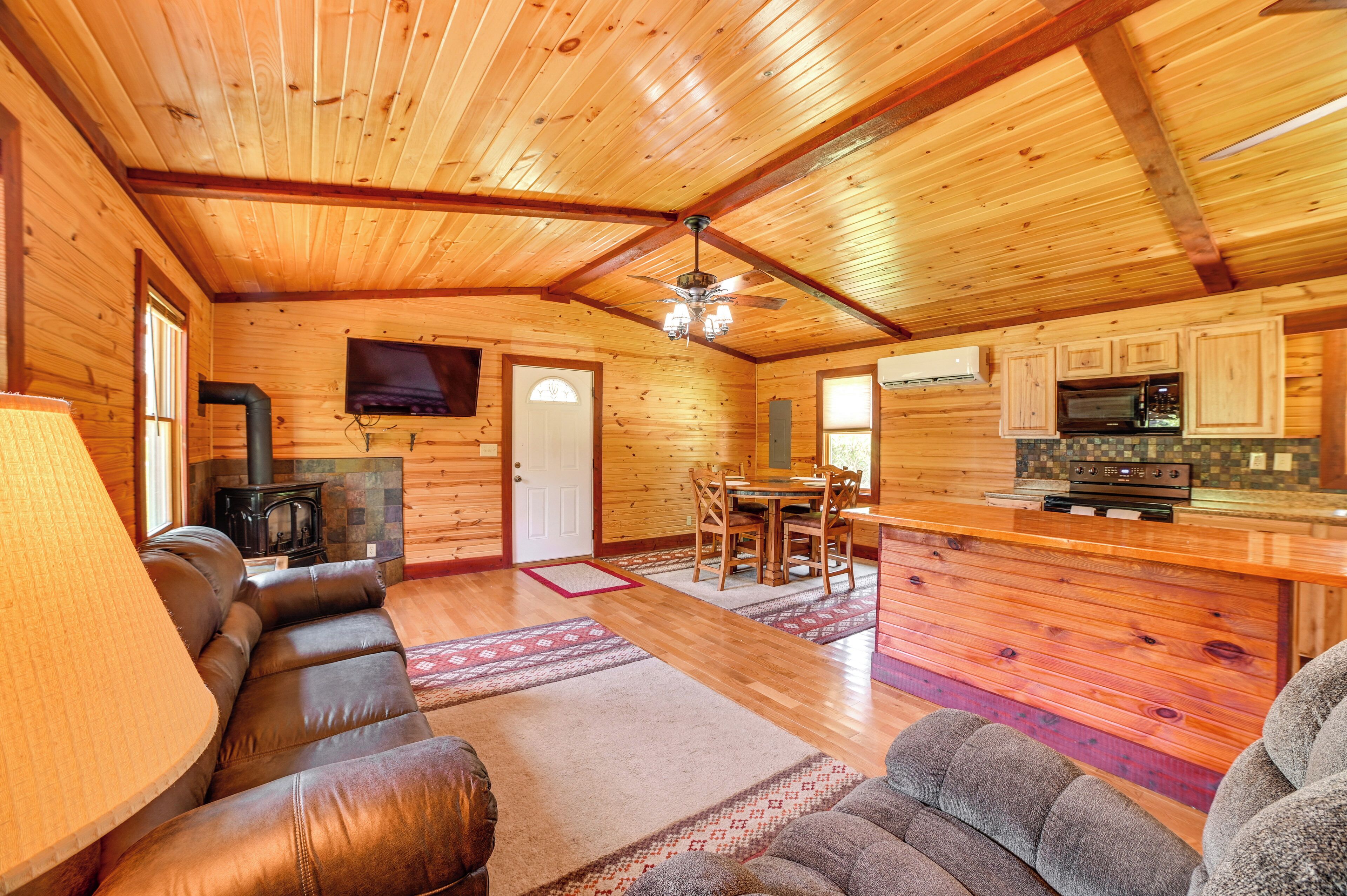 Cozy Cabin in Hardin ~ 1 Mi to Kentucky Lake!