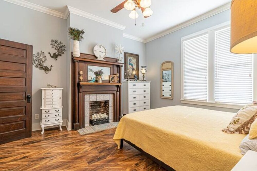 Fully fenced, 1/2 acre, dog friendly in downtown Abingdon! Abingdon