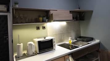 家庭公寓 | 私人廚房 | 爐具、廚房用具/餐具/器皿、清潔用品、紙手巾