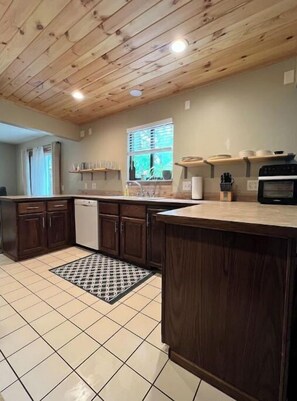 Paper towels - Kawkawlin River Home (Bay City)