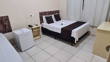 Quartos à prova de som, Wi-Fi de cortesia, roupa de cama