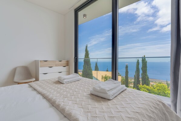 3 quartos, ferros/tábuas de passar roupa, Wi-Fi, roupa de cama