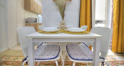 Charming 2 bedroom townhouse, internal yard JDES1-1
