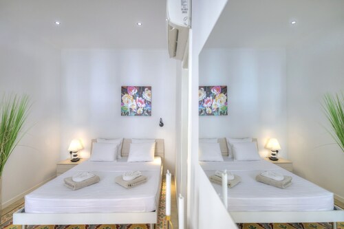 Charming 2 bedroom townhouse, internal yard JDES1-1