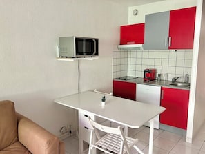 Coffee/tea maker, fridge, microwave