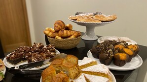 A variety of desserts on a table, including cakes, pastries, and bread. - Hotel Maia Menorca (Ciutadella de Menorca)