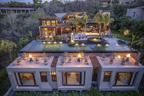 5-Bedroom Villa w/Pool, Gym, Rooftop & Best Staff