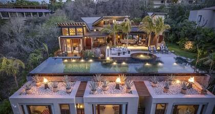 5-Bedroom Villa w/Pool, Gym, Rooftop & Best Staff
