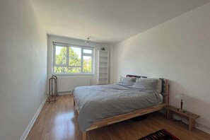 Basic Apartment, 1 King Bed | 1 bedroom, iron/ironing board, bed sheets - Charming & Peaceful 1BD Flat - Clapham Junction (London)
