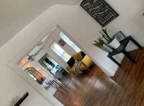 Living area - A vibrant stay
 (Niagara Falls)