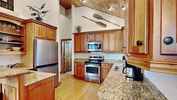 Casa (4 Bedrooms) | Servicio de la propiedad