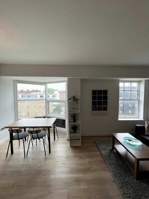 Unclassified image, 3 of 12, button - Spacious & Bright 2BD Flat - Bethnal Green! (London)