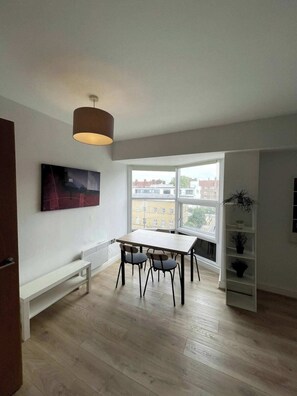 Basic Apartment, 2 Double Beds | Dining