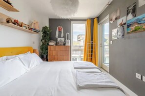 Basic Apartment, Multiple Beds | 2 bedrooms, laptop workspace, iron/ironing board, bed sheets - Perfectly Located 2BD Flat - Bermondsey (London)