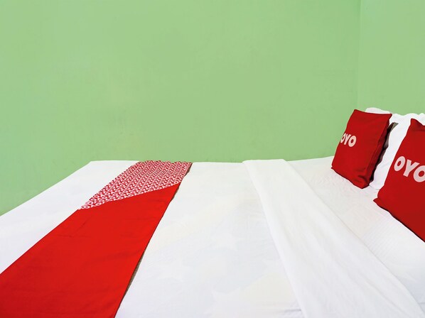 Habitación doble estándar | Espacio para trabajar con laptop, wifi gratis y ropa de cama 