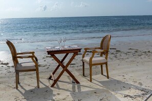 Beach - The Sultan Palace Beach Retreat Three-Bedroom Apartment (Kikambala, Mombasa)