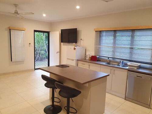 Quiet tropical guest house