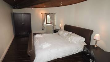 4 habitaciones, decoración personalizada y muebles diferentes