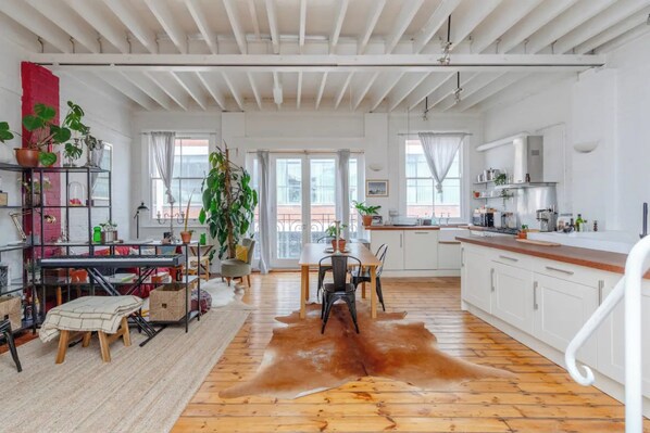 Basic Apartment, 1 Double Bed | Dining - Stylish & Spacious 1BD Flat - Dalston (London)