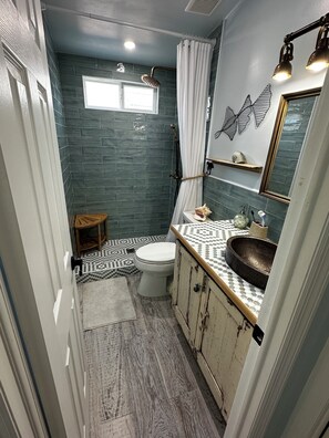 Shower, hair dryer, towels, soap - Discover Your Dream Getaway at Blue Sky in Key Largo, Florida  (Key Largo)