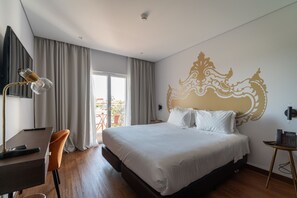 Caja de seguridad en la habitación y escritorio 