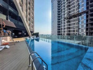 Pool - Pristine Studio Bayz Danube (Business Bay)