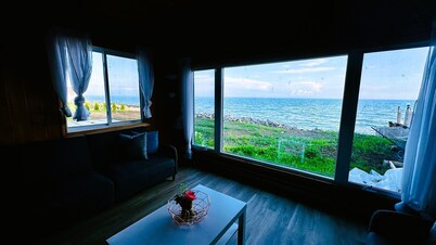 Charming Erie Water Front Cottage!!