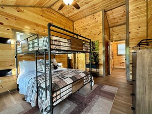 2 bedrooms, in-room safe, travel cot, free WiFi