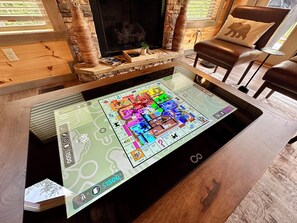 Game room - Cabin with indoor pool, Hot Tub, & arcade games, perfect Central location! (Sevierville)