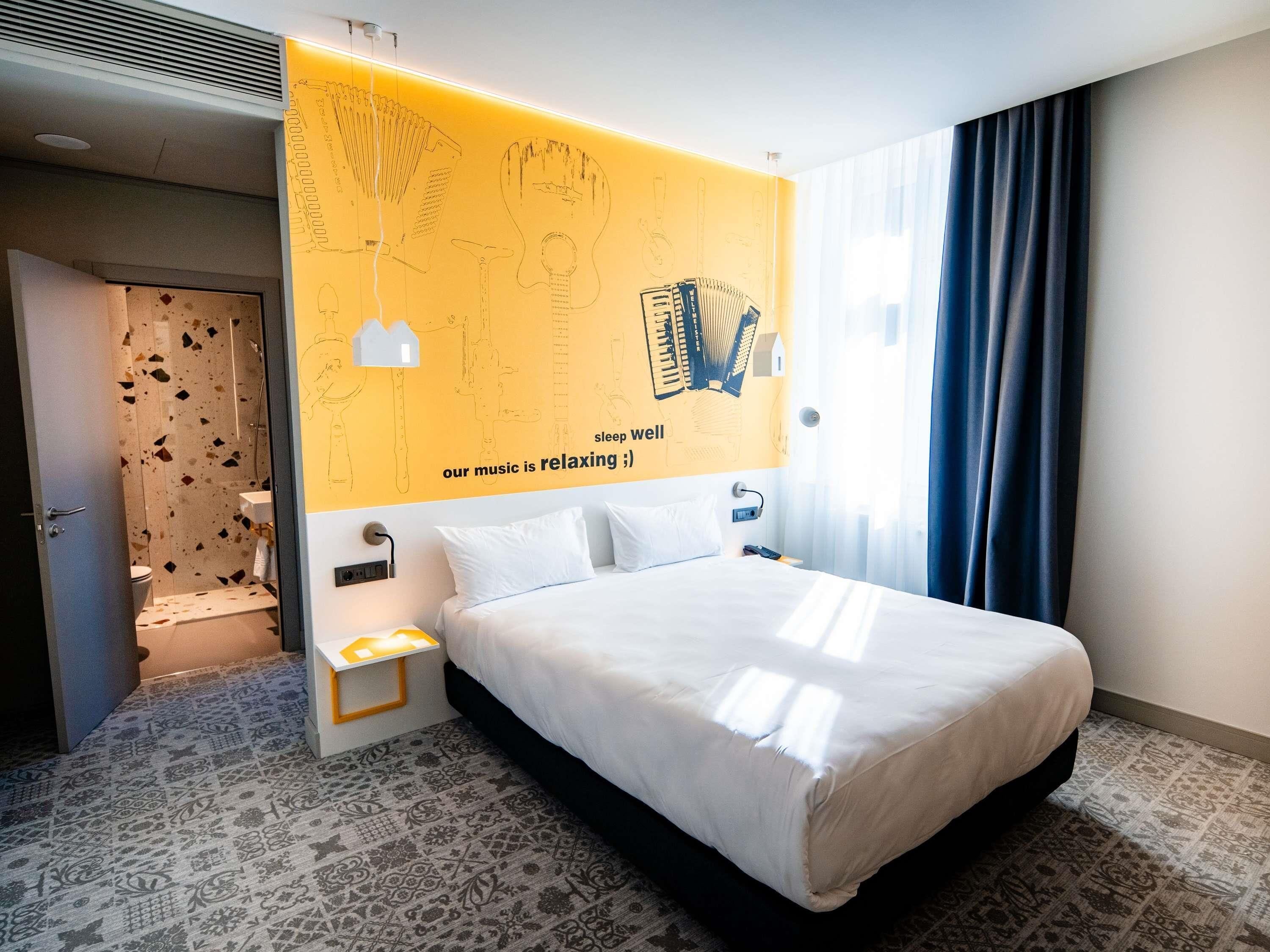 Family Suite, 1 Double Bed with Sofa bed | Hypo-allergenic bedding, in-room safe, desk, laptop workspace
