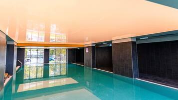 Una piscina techada