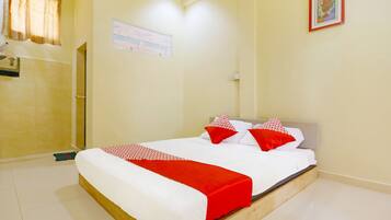 Standard Double Room | Desk, laptop workspace, free wired Internet, bed sheets