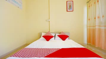 Standard Double Room | Desk, laptop workspace, free wired Internet, bed sheets