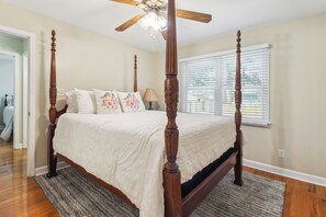 3 bedrooms, iron/ironing board, WiFi, bed sheets - Savannah Home w/ Patio & Grill ~ 2 Mi to Downtown (Savannah)
