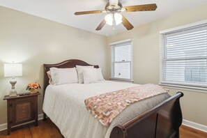 3 bedrooms, iron/ironing board, WiFi, bed sheets - Savannah Home w/ Patio & Grill ~ 2 Mi to Downtown (Savannah)