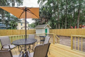 Outdoor dining - Savannah Home w/ Patio & Grill ~ 2 Mi to Downtown (Savannah)