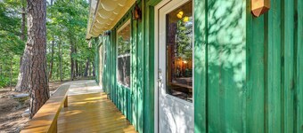 Pet-Friendly Eureka Springs Rental w/ Private Deck