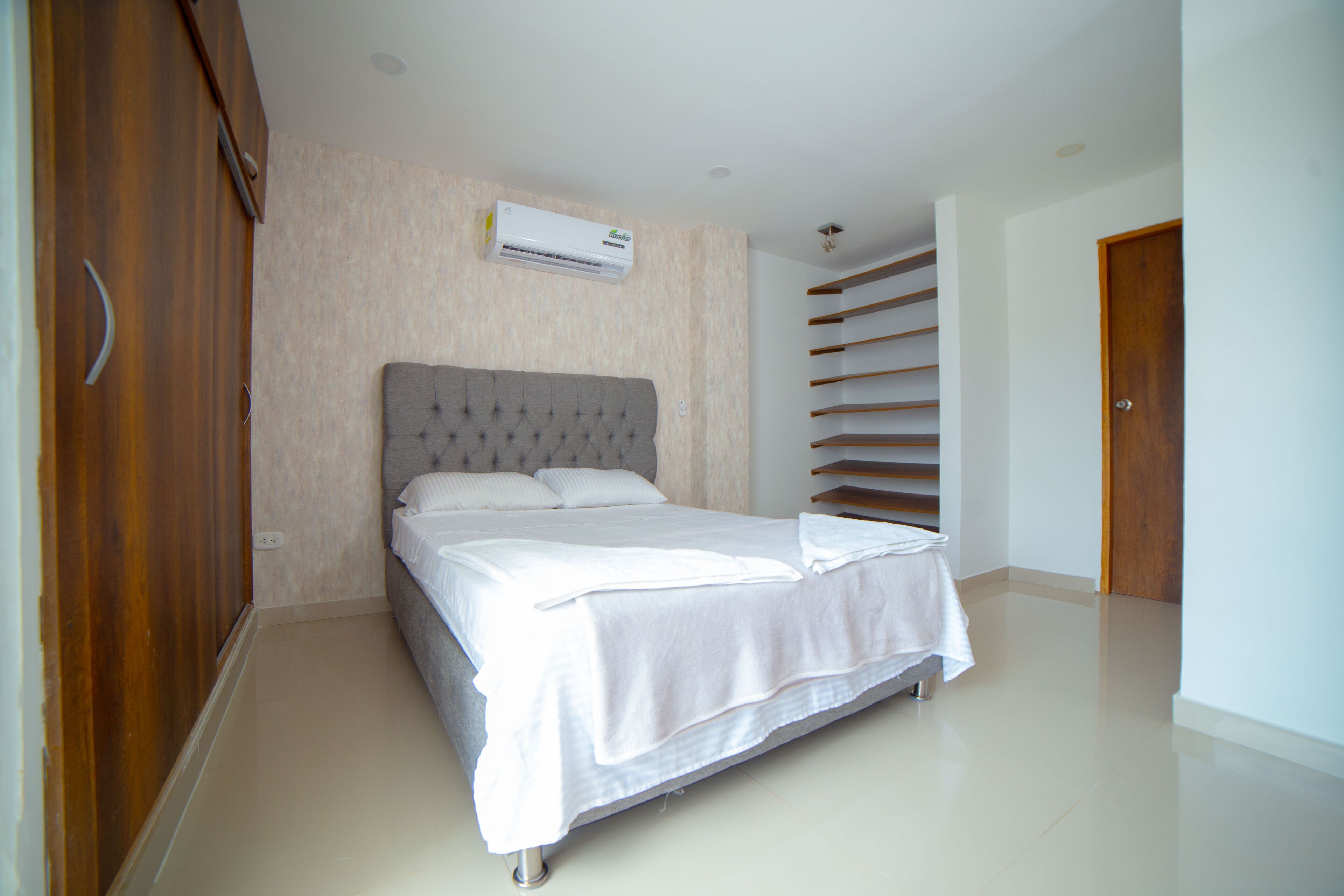 9 sovrum, skrivbord, wi-fi och sängkläder