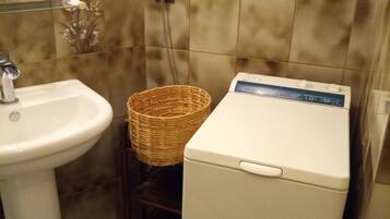 Een douche, toiletpapier