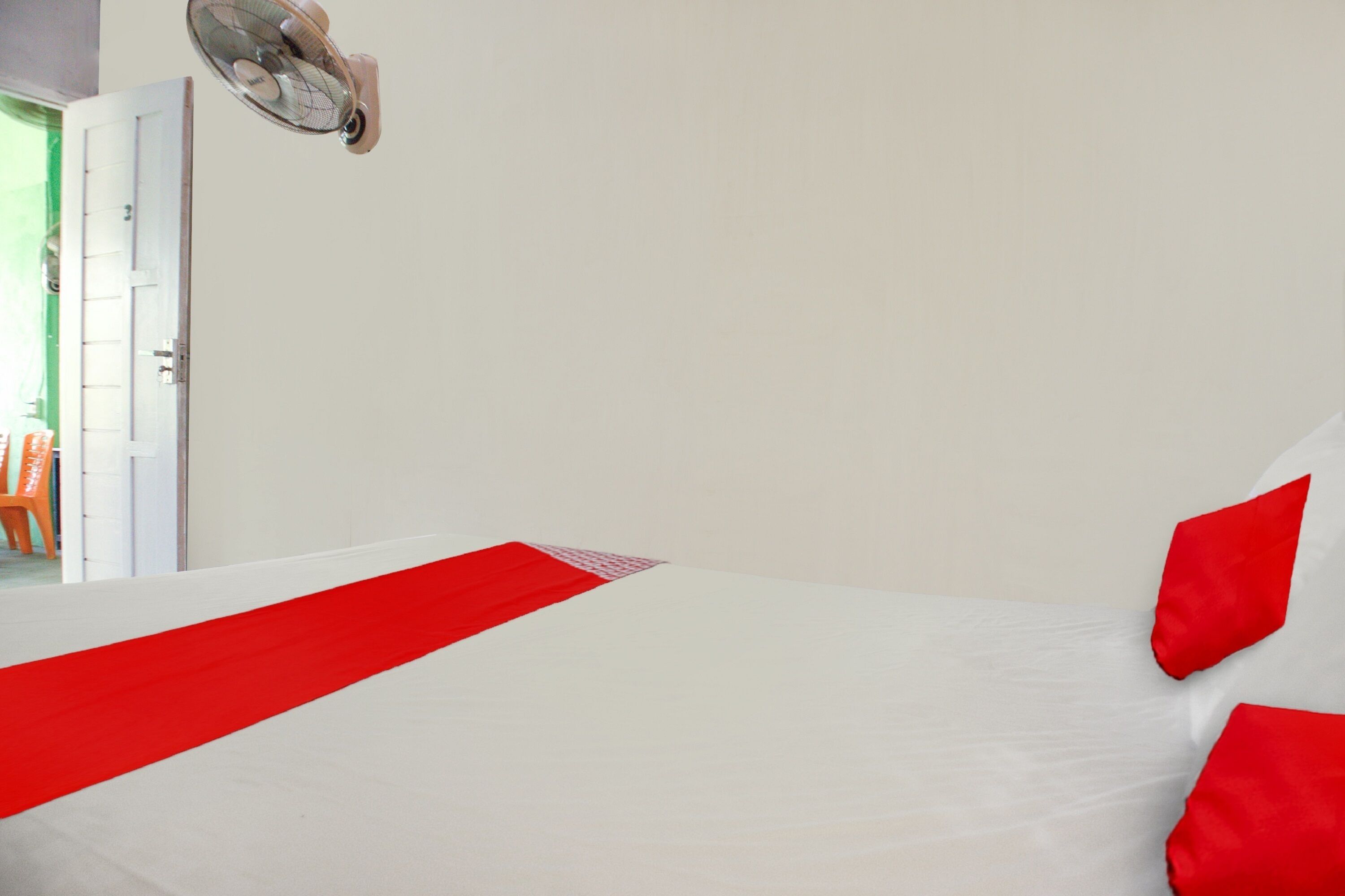 standard double room | desk, laptop workspace, free wifi, bed sheets