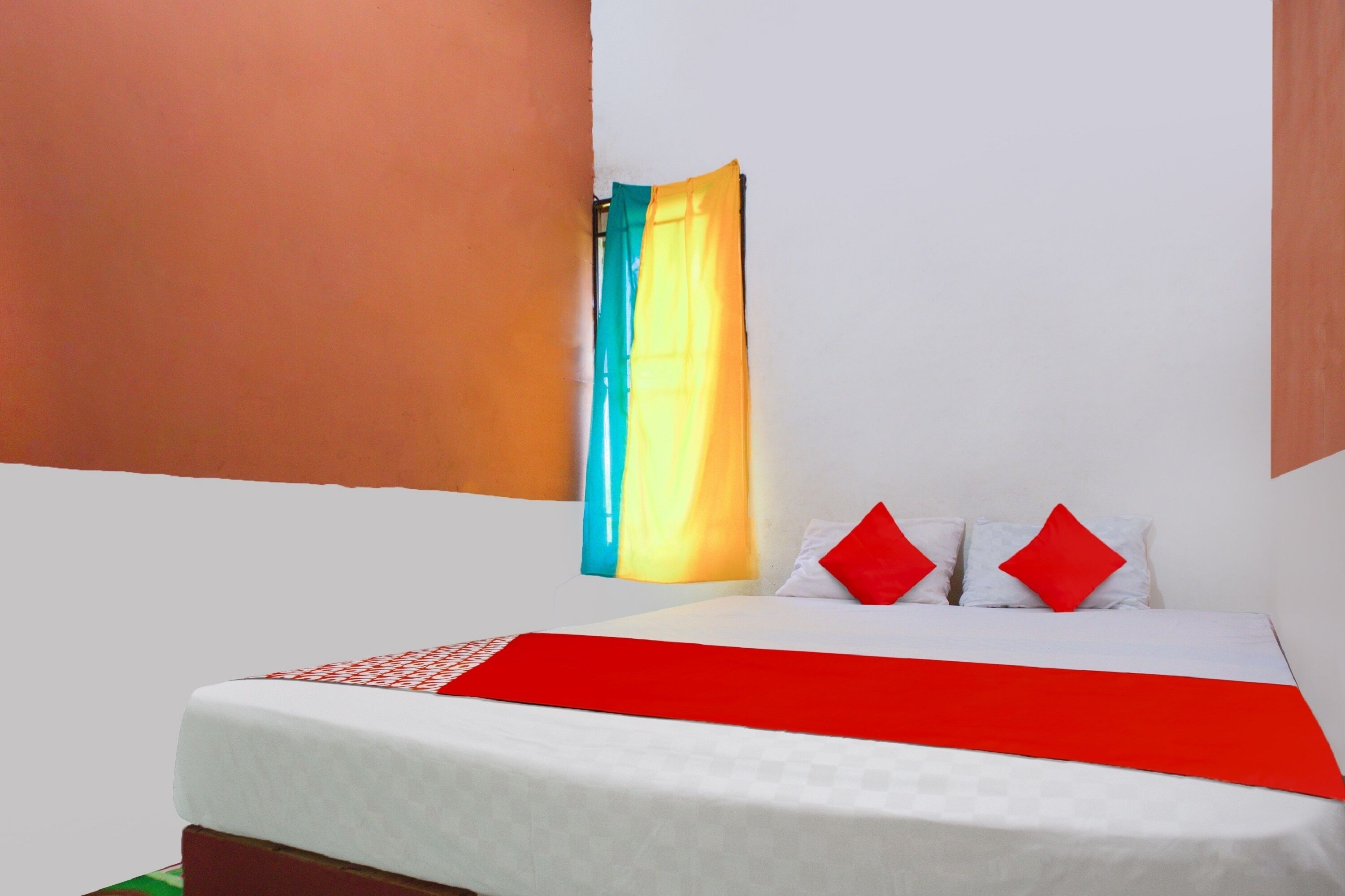 standard double room | desk, laptop workspace, free wifi, bed sheets