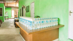 Quầy tiếp tân