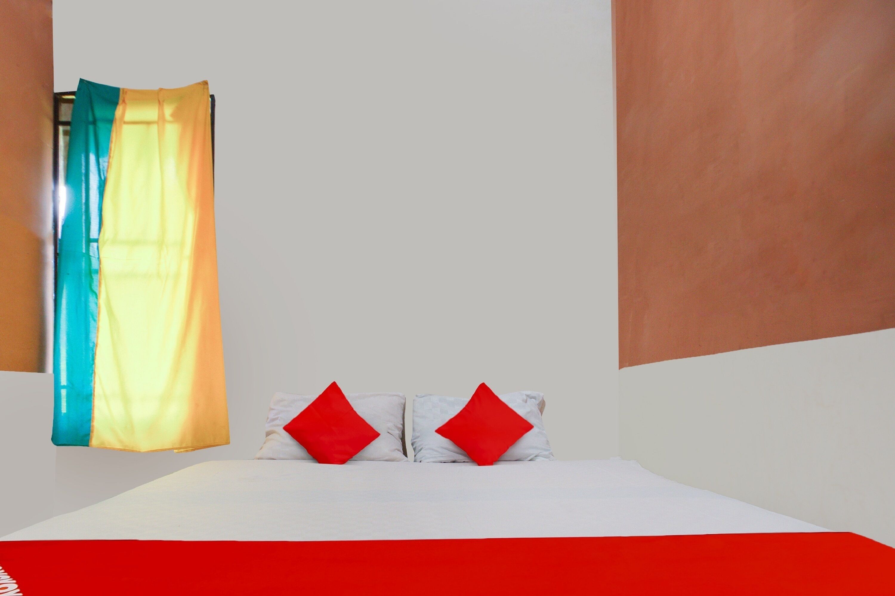 standard double room | desk, laptop workspace, free wifi, bed sheets