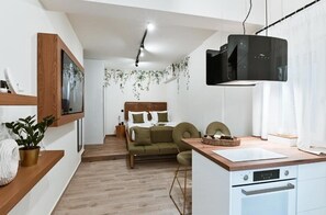 1 bedroom, in-room safe, iron/ironing board, free WiFi
