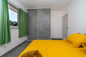 2 dormitorios, tabla de planchar con plancha, wifi gratis y ropa de cama