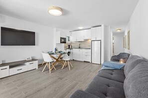 TV - "Julia" Apartment in Lanzarote | Puerto del Carmen (Puerto del Carmen)