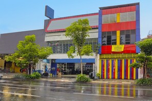 Front of property - Hotel O Surabaya near Universitas Airlangga formerly Kertajaya Residence Surabaya (Surabaya)