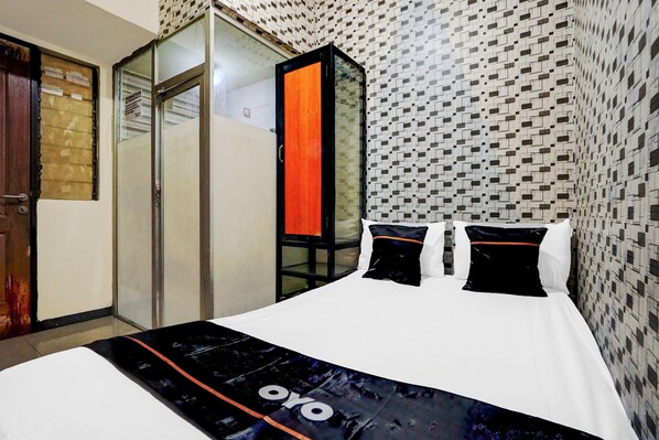 Standard Double Room | Laptop workspace, free WiFi, bed sheets - Hotel O Surabaya near Universitas Airlangga formerly Kertajaya Residence Surabaya (Surabaya)