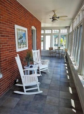 Interior - Savannah Inn Beach House Suite (Lewes)